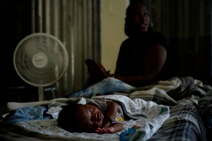 Dorian deja al menos cinco muertos en Bahamas y sigue la alerta en EEUU