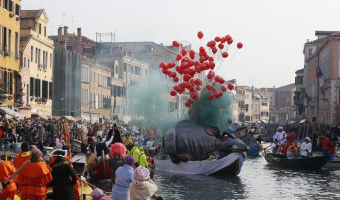 Máscaras, zombies y góndolas: arranca el Carnaval de Venecia 2016