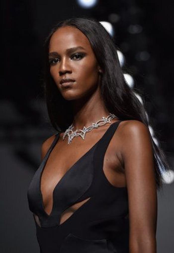 Los impresionantes escotes de Versace en la Semana de la Moda de Paris