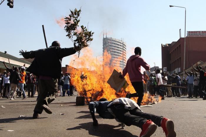 Seis muertos en Zimbabue durante las protestas tras las primeras elecciones presidenciales sin Mugabe