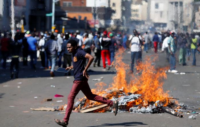 Seis muertos en Zimbabue durante las protestas tras las primeras elecciones presidenciales sin Mugabe