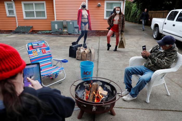 Sexo sin lengua ni posturas cara a cara: la recomendación del Instituto Andaluz de Sexología