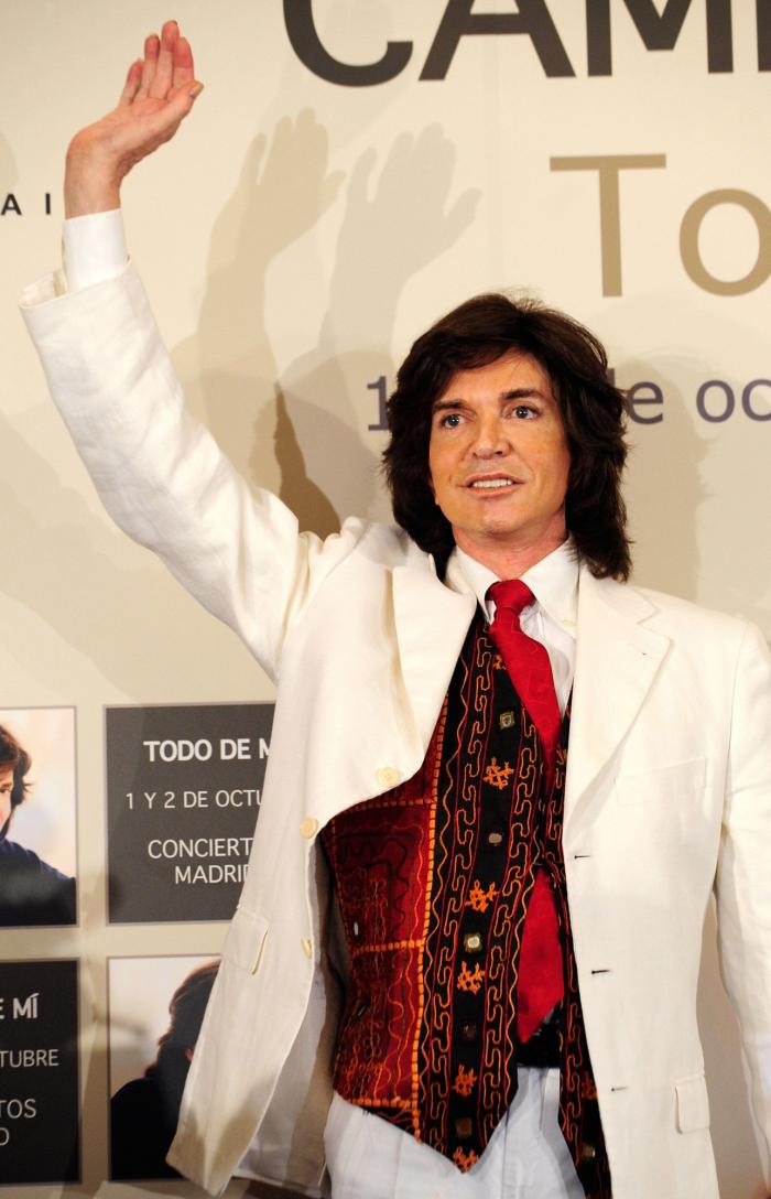 "Cambio de canal": La imagen sobre Camilo Sesto que le está costando duras críticas a 'Viva La Vida'