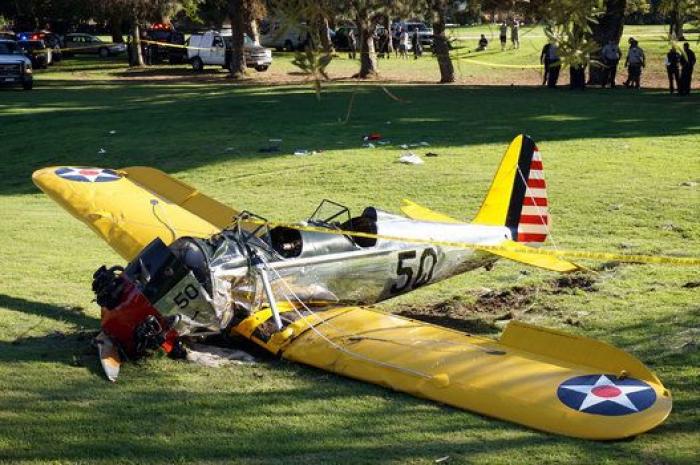Harrison Ford, investigado por sobrevolar un avión de pasajeros con su avioneta