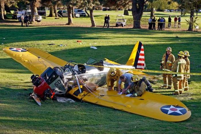 Harrison Ford, investigado por sobrevolar un avión de pasajeros con su avioneta