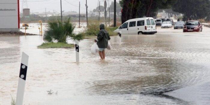 Cabreo con 'Ya es mediodía' por emitir en directo el levantamiento de un cadáver durante el temporal