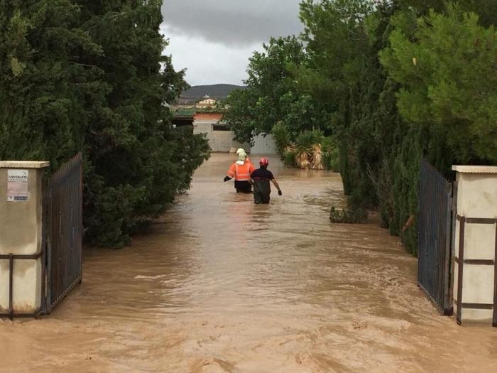 Cabreo con 'Ya es mediodía' por emitir en directo el levantamiento de un cadáver durante el temporal