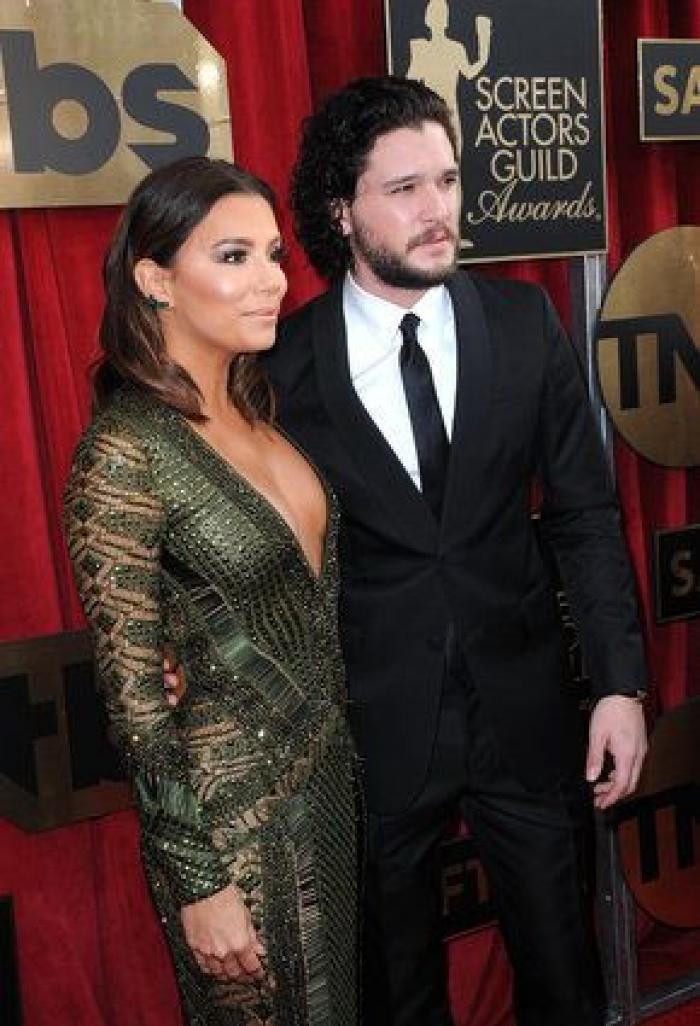 Sorpresa máxima: la cara de la actriz Sophie Turner al ver a Ryan Gosling en los premios SAG 2016