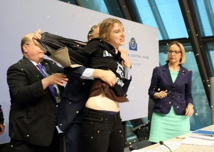 El Constitucional alemán obliga a revisar el programa de compra de deuda del BCE