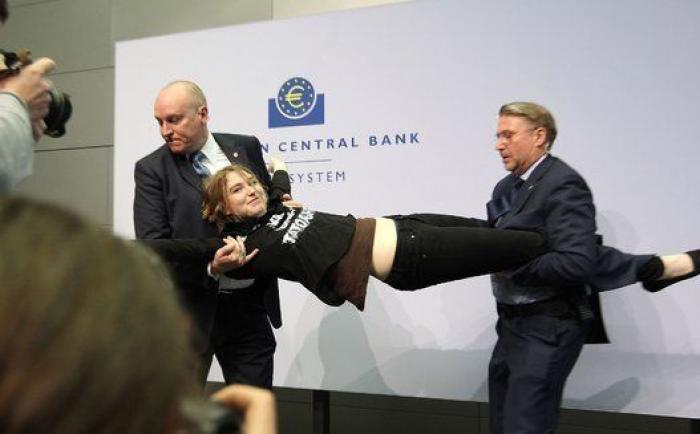 El Constitucional alemán obliga a revisar el programa de compra de deuda del BCE