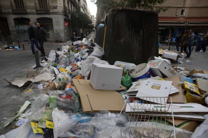 La huelga de limpieza de Madrid no tiene visos de acabar y la ciudad está así (FOTOS)
