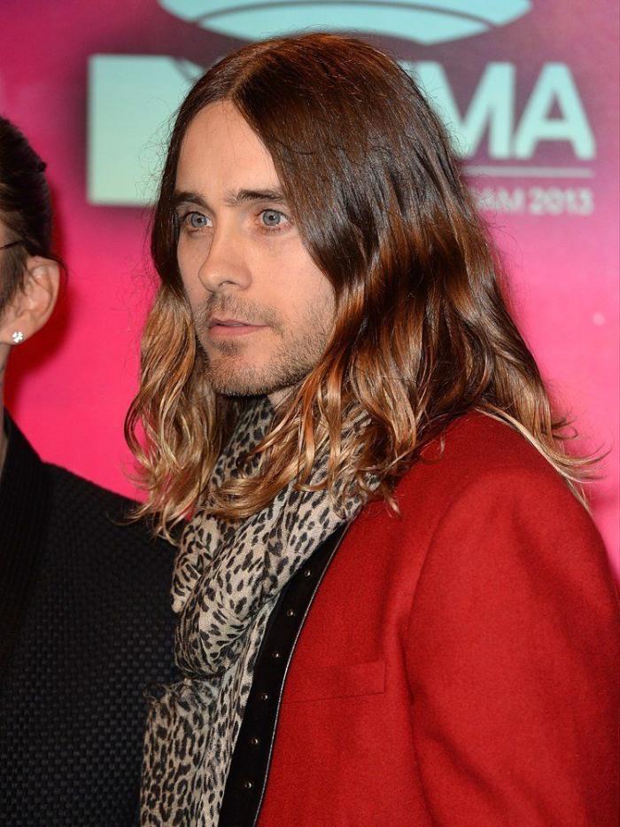 Miley Cyrus se fuma un porro en el escenario en los MTV EMA 2013 (VÍDEO, FOTOS)