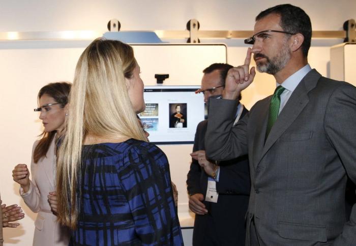 Letizia con Google Glass: visita de los Príncipes a la sede de la compañía (FOTOS)