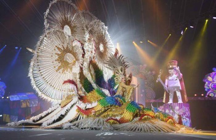 Cecilia Navarro, coronada reina del Carnaval de Santa Cruz de Tenerife 2016