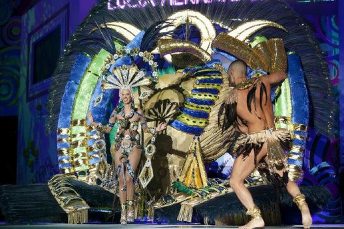 Cecilia Navarro, coronada reina del Carnaval de Santa Cruz de Tenerife 2016