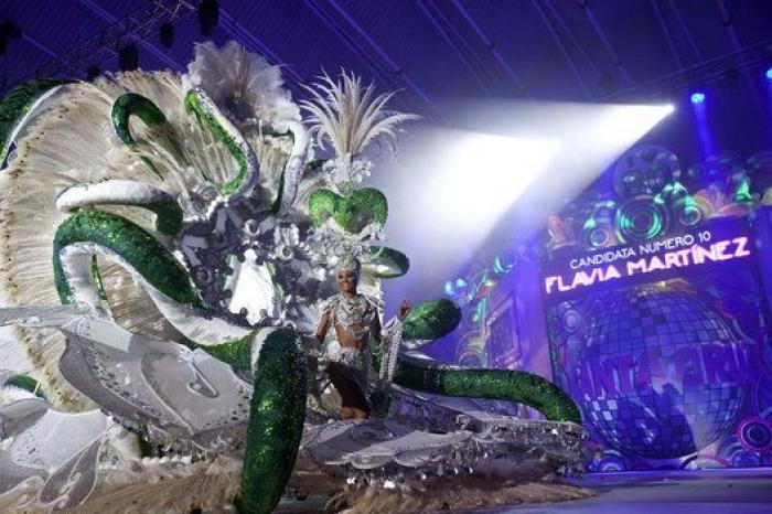 Cecilia Navarro, coronada reina del Carnaval de Santa Cruz de Tenerife 2016