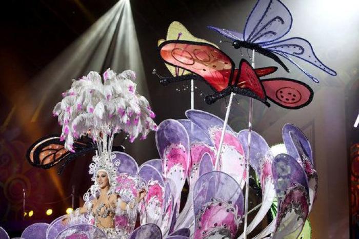 Cecilia Navarro, coronada reina del Carnaval de Santa Cruz de Tenerife 2016