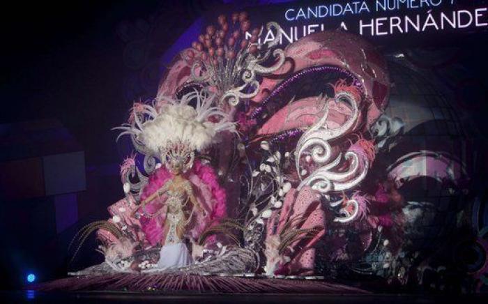 Cecilia Navarro, coronada reina del Carnaval de Santa Cruz de Tenerife 2016