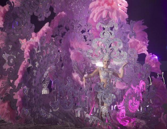 Cecilia Navarro, coronada reina del Carnaval de Santa Cruz de Tenerife 2016