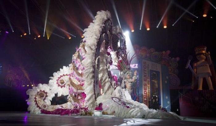 Cecilia Navarro, coronada reina del Carnaval de Santa Cruz de Tenerife 2016