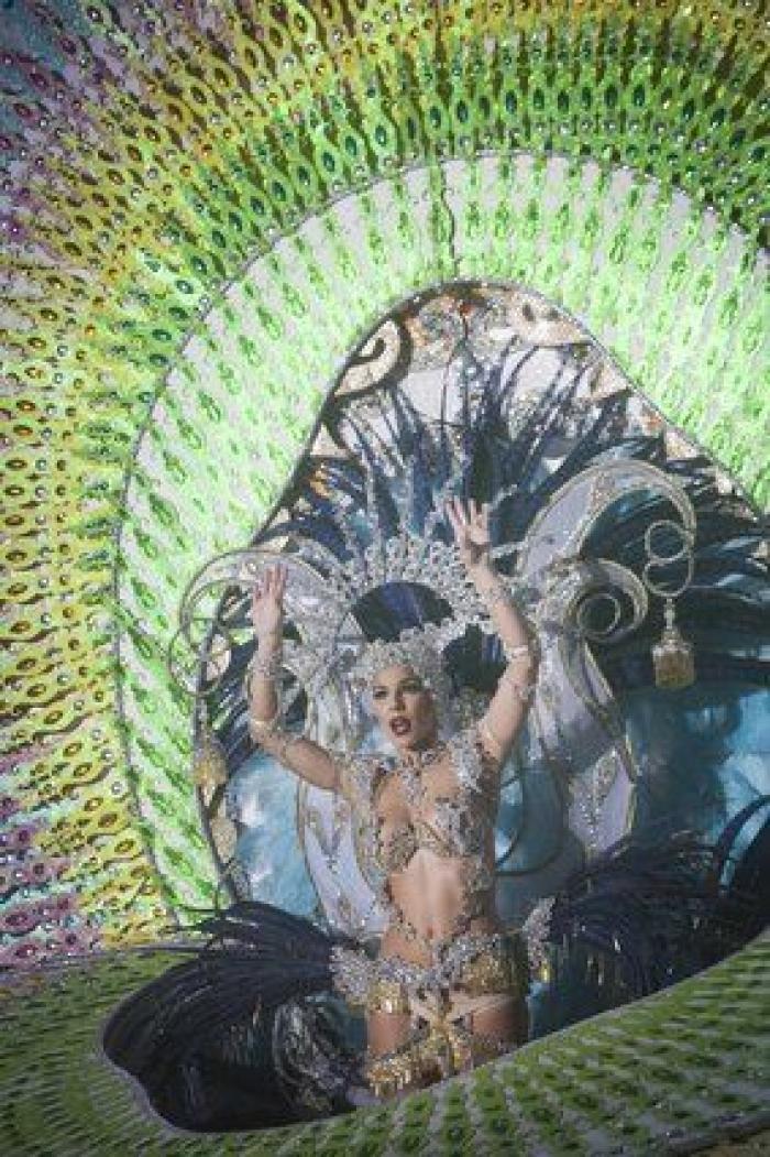 Cecilia Navarro, coronada reina del Carnaval de Santa Cruz de Tenerife 2016