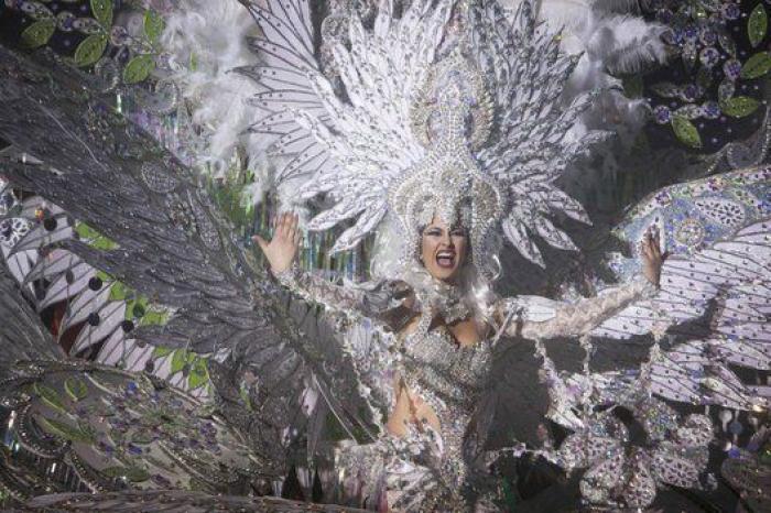 Cecilia Navarro, coronada reina del Carnaval de Santa Cruz de Tenerife 2016