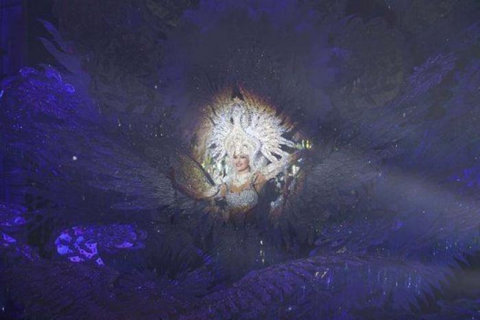 Cecilia Navarro, coronada reina del Carnaval de Santa Cruz de Tenerife 2016