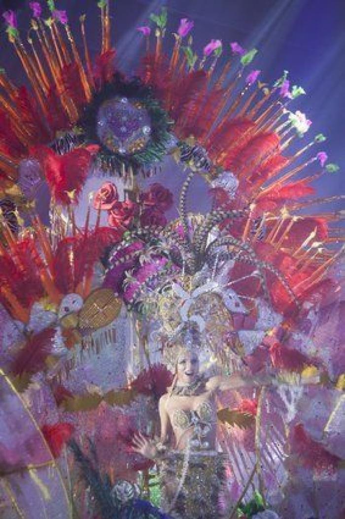 Cecilia Navarro, coronada reina del Carnaval de Santa Cruz de Tenerife 2016