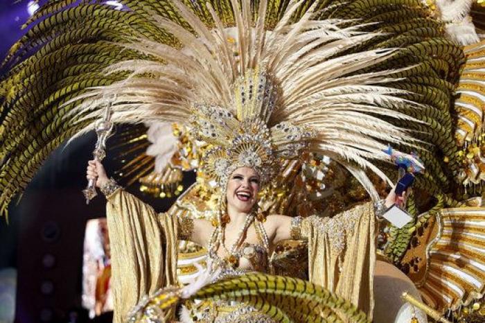 Cecilia Navarro, coronada reina del Carnaval de Santa Cruz de Tenerife 2016