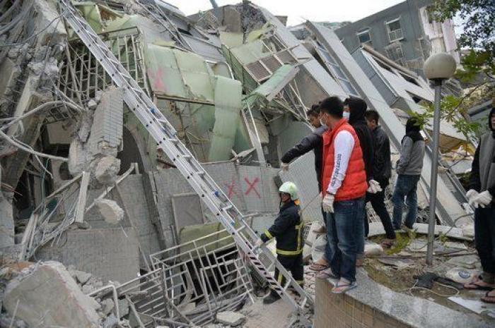 Un devastador terremoto sume en el caos a la ciudad de Tainan, en Taiwan