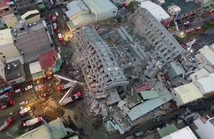 Un devastador terremoto sume en el caos a la ciudad de Tainan, en Taiwan