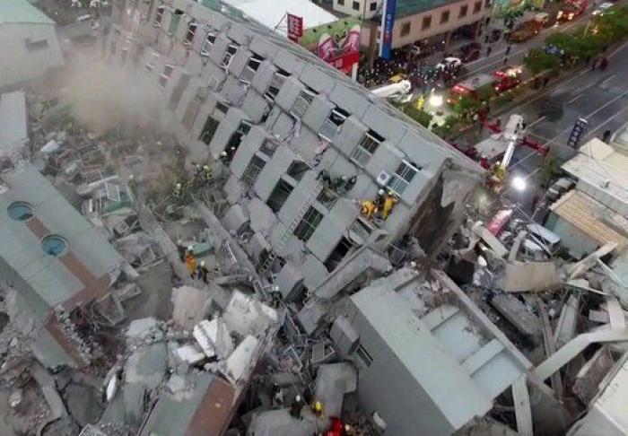 Un devastador terremoto sume en el caos a la ciudad de Tainan, en Taiwan