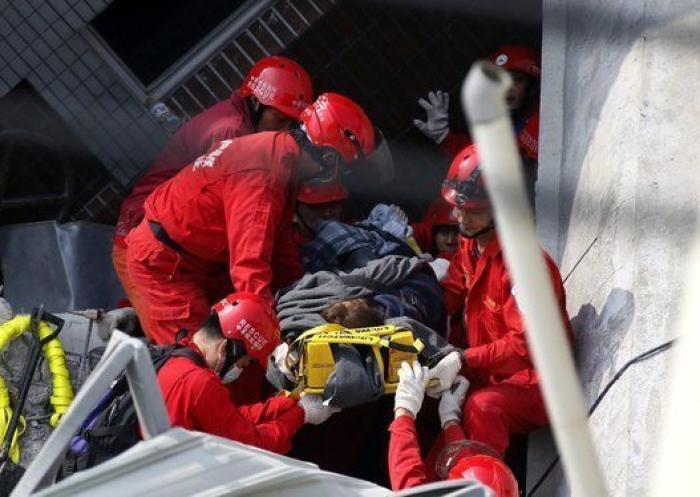 Un devastador terremoto sume en el caos a la ciudad de Tainan, en Taiwan