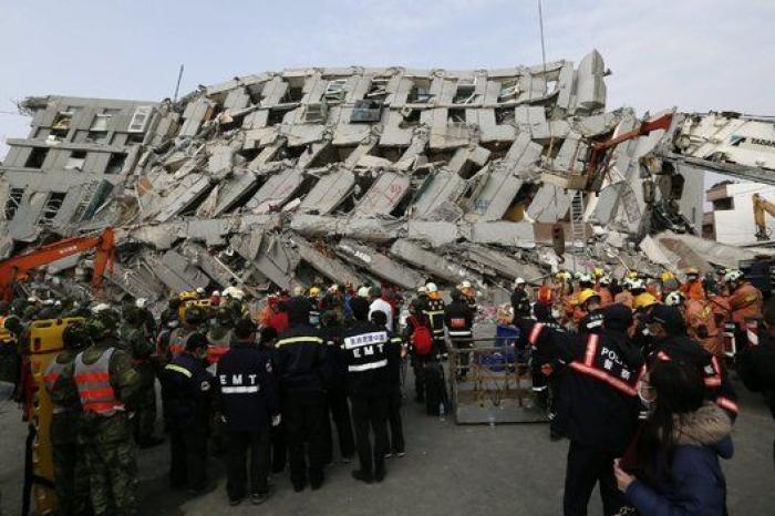 Un devastador terremoto sume en el caos a la ciudad de Tainan, en Taiwan