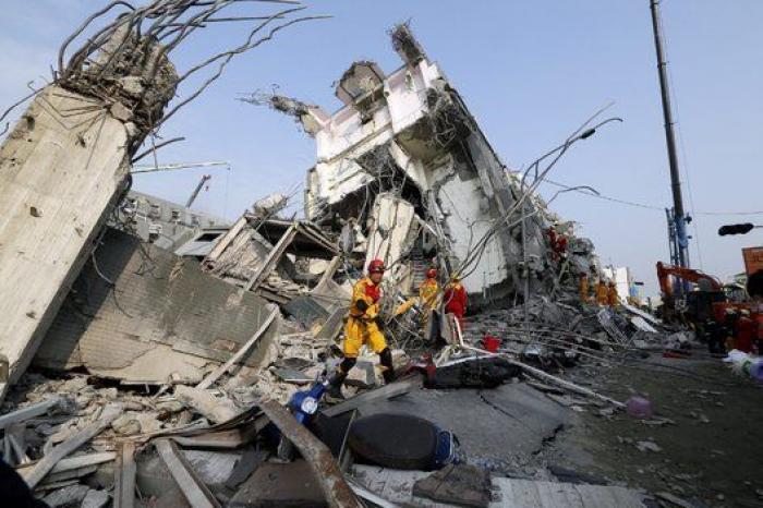 Un devastador terremoto sume en el caos a la ciudad de Tainan, en Taiwan