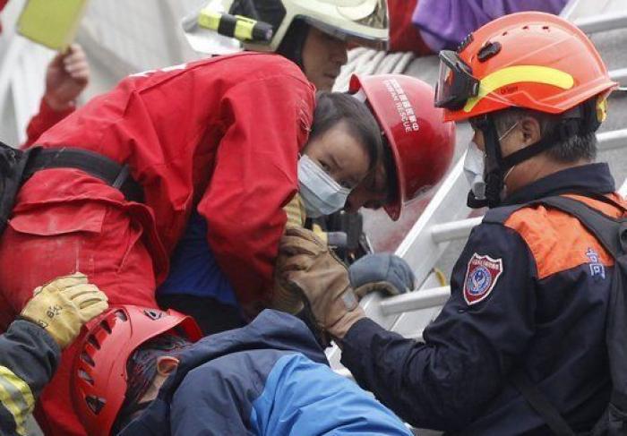 Un devastador terremoto sume en el caos a la ciudad de Tainan, en Taiwan