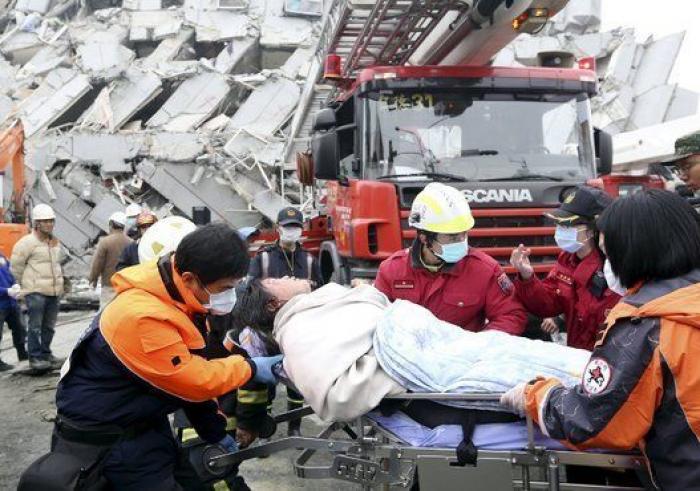 Un devastador terremoto sume en el caos a la ciudad de Tainan, en Taiwan
