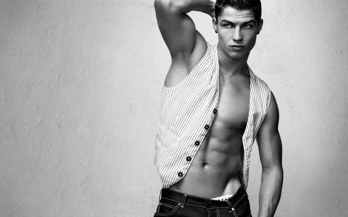 Cristiano Ronaldo comparte la primera foto con sus hijos pequeños