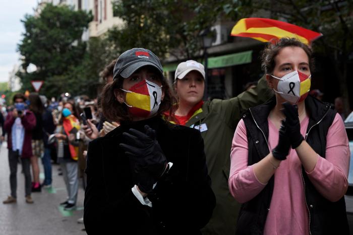 La pregunta de Antón Losada sobre "las manis de los Cayetanos" que no para de compartirse en Twitter