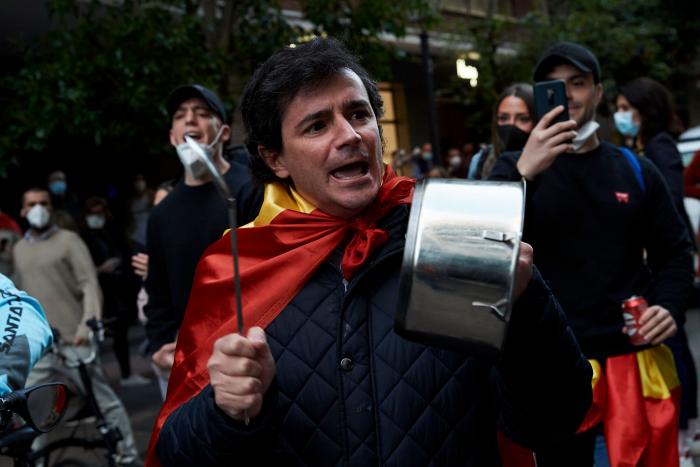 La pregunta de Antón Losada sobre "las manis de los Cayetanos" que no para de compartirse en Twitter