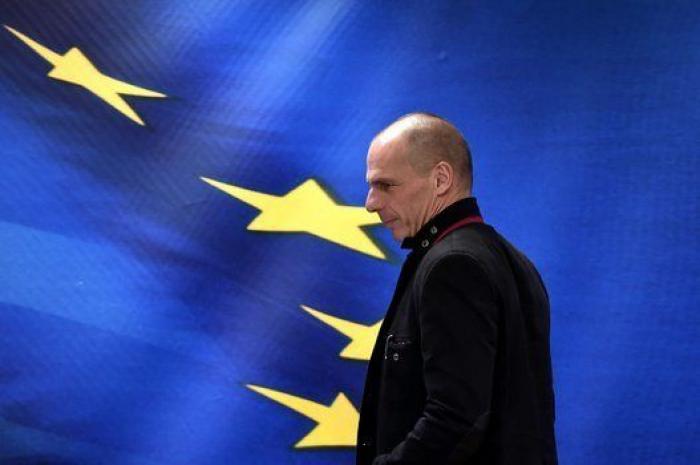 La Bolsa de Atenas reabre con una caída del 23% tras más de un mes cerrada