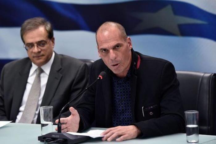 La Bolsa de Atenas reabre con una caída del 23% tras más de un mes cerrada