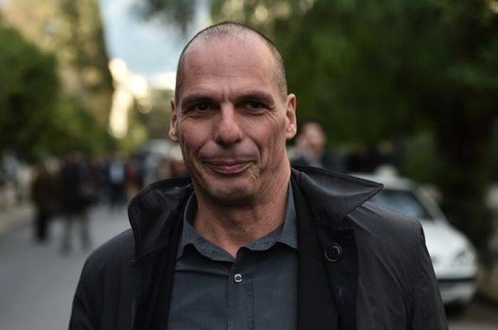 La Bolsa de Atenas reabre con una caída del 23% tras más de un mes cerrada