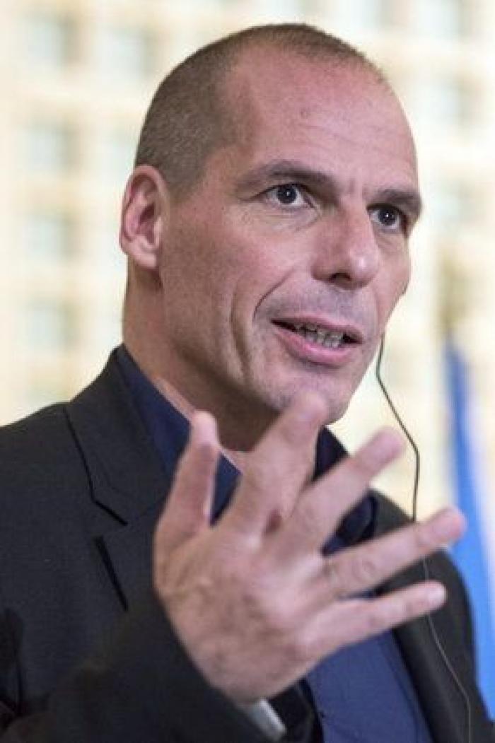 La Bolsa de Atenas reabre con una caída del 23% tras más de un mes cerrada