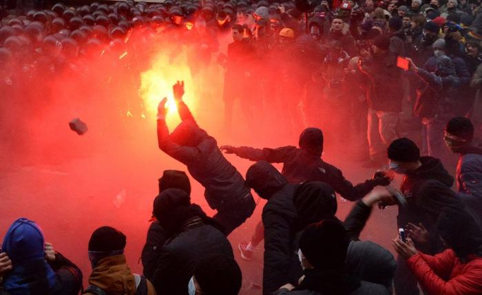 Los ucranianos desafían a su presidente y reclaman un acercamiento a Europa