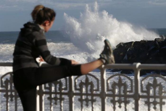 25 fotos impresionantes del temporal de olas en el norte