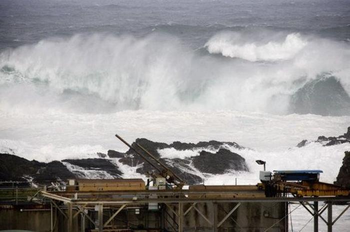 25 fotos impresionantes del temporal de olas en el norte