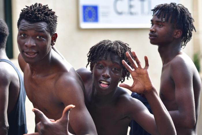 La Fiscalía alerta de nuevas organizaciones criminales en el norte de España que trasladan migrantes a Reino Unido