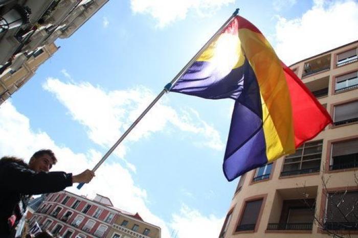 El Gobierno suaviza las exigencias para las becas y aumenta su cuantía en 100 euros