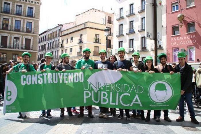 El Gobierno suaviza las exigencias para las becas y aumenta su cuantía en 100 euros